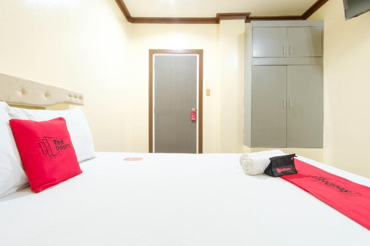 Reddoorz Plus @ Seaborne Hotel Subic Zambales Екстериор снимка