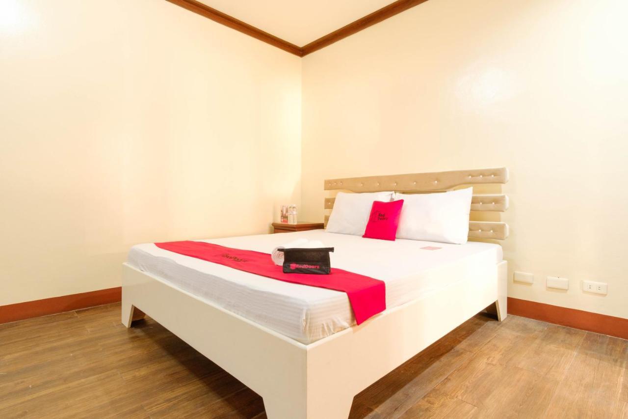 Reddoorz Plus @ Seaborne Hotel Subic Zambales Екстериор снимка