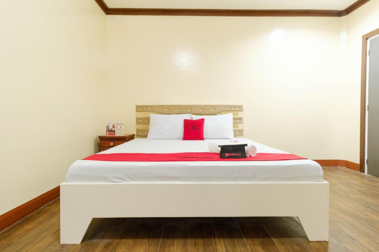 Reddoorz Plus @ Seaborne Hotel Subic Zambales Екстериор снимка