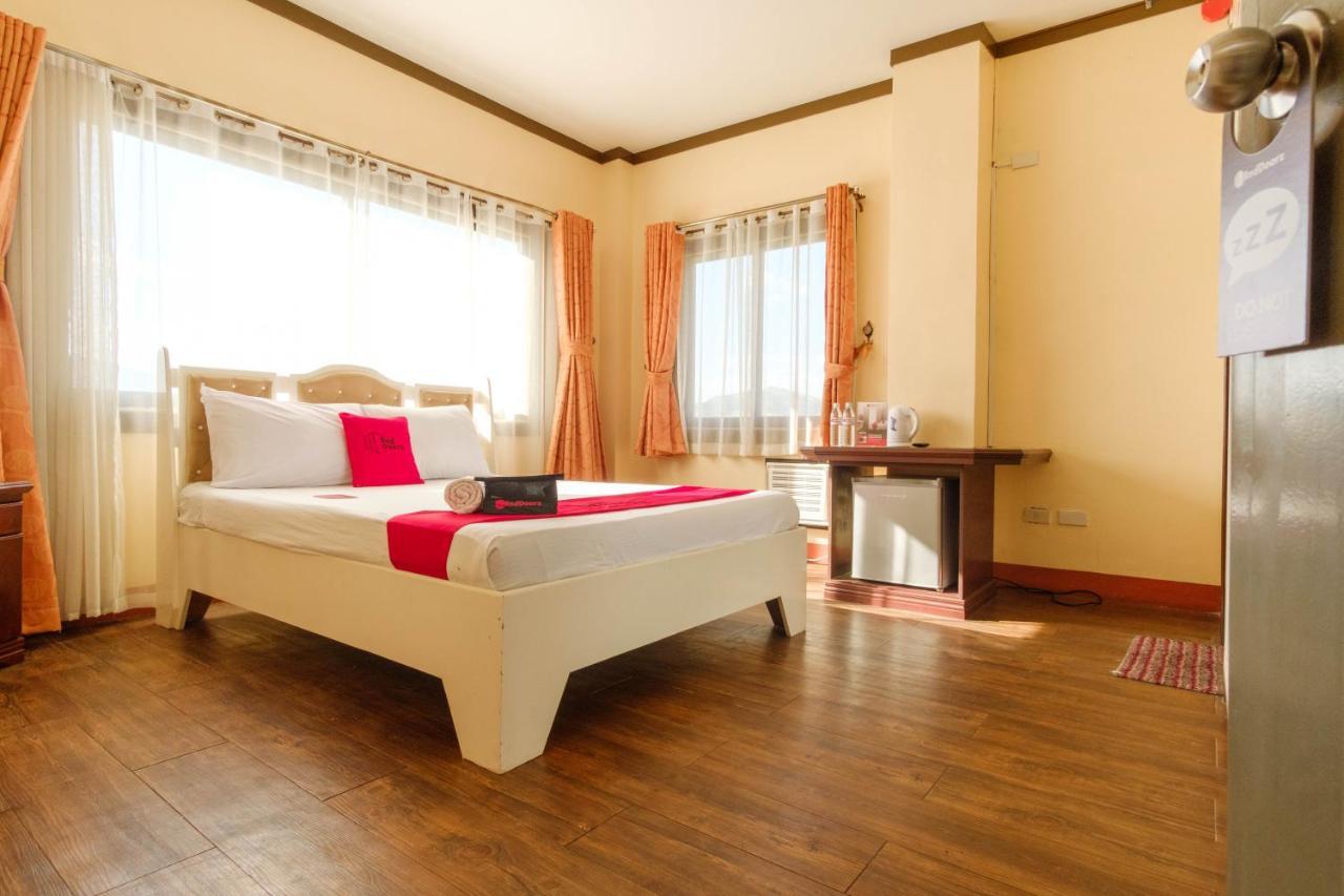 Reddoorz Plus @ Seaborne Hotel Subic Zambales Екстериор снимка