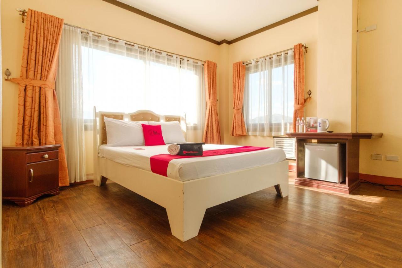 Reddoorz Plus @ Seaborne Hotel Subic Zambales Екстериор снимка