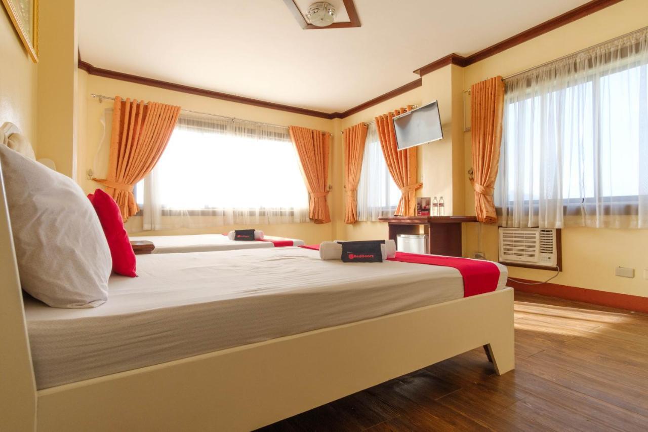 Reddoorz Plus @ Seaborne Hotel Subic Zambales Екстериор снимка