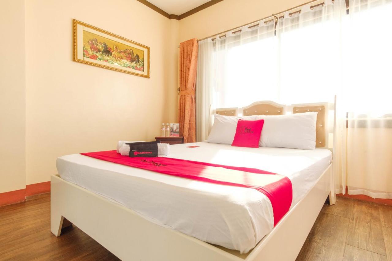 Reddoorz Plus @ Seaborne Hotel Subic Zambales Екстериор снимка